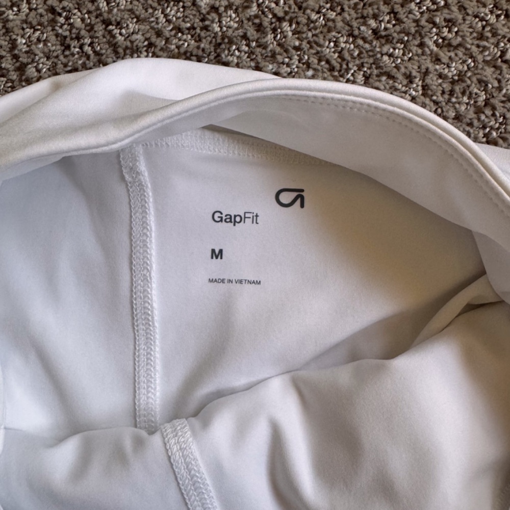 GapFit Pleated Exercise Skort in white - Picture 5 of 5